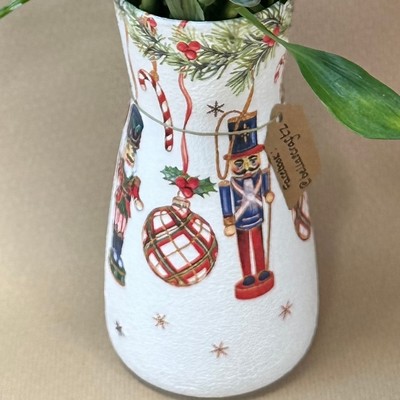 Nut cracker Vase