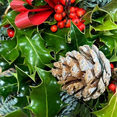 Deluxe Christmas Holly wreath