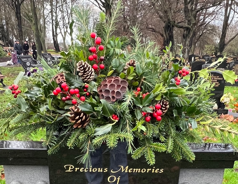 Memorial Grave Sadle