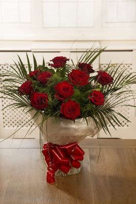 Pure Beauty 12 Red Roses