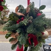Hanging Christmas foliage balls